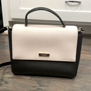 CONVERTIBLE Kate Spade front close shoulder bag- Like New!